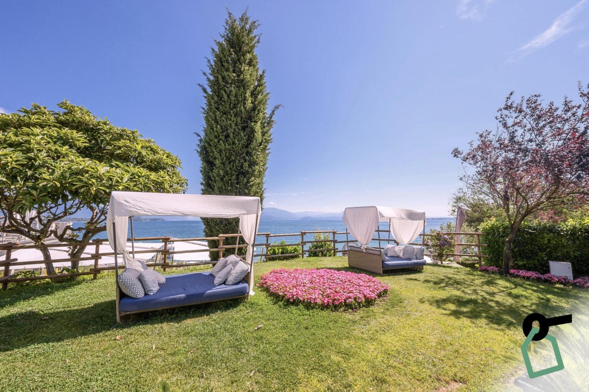 Hotiday Apartment Collection - Desenzano Desenzano del Garda Exterior photo